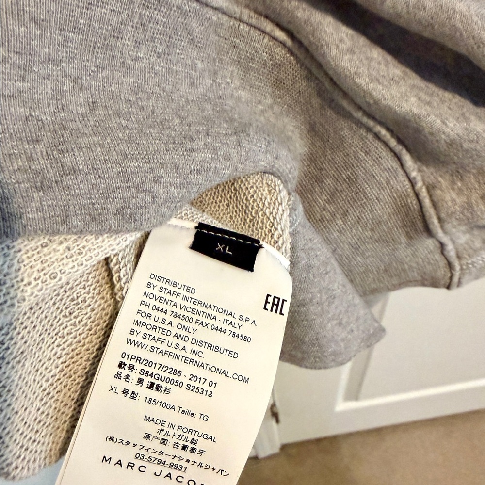 Marc Jacobs Gray Crewneck Sweater with Red and Blue Design - Picture 3 of 4